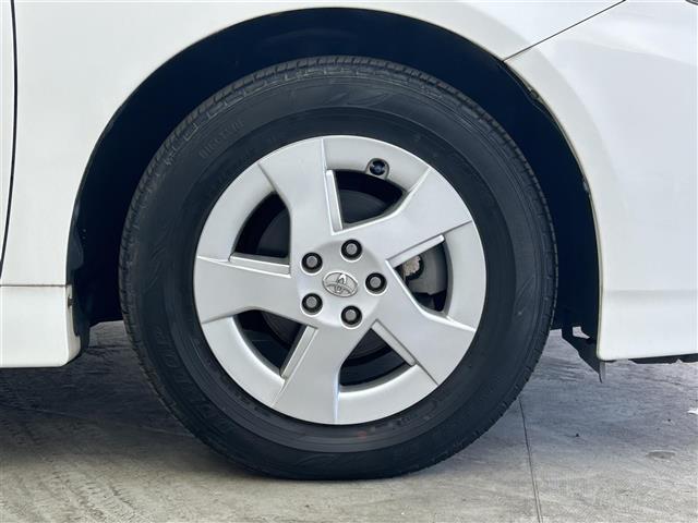 プリウス S 禁煙車 純正オーディオ CD AUX ビルトインETC ステアリングスイッチ 社外フロアマット 純正ドアバイザー 純正15インチAW オートライト ヘッドライトレベライザー プッシュスタート スペア(34枚目)