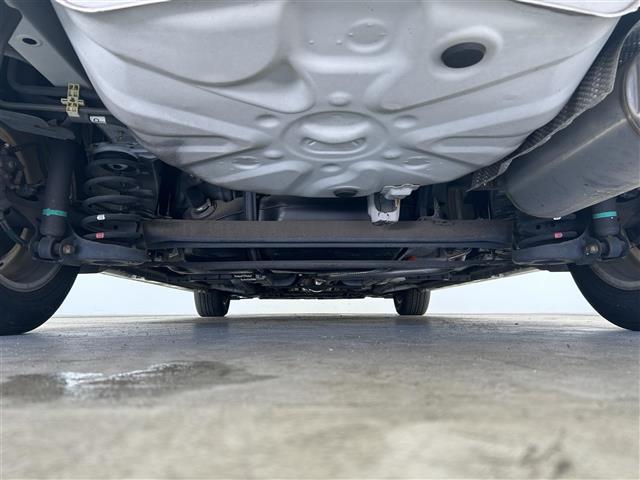 プリウス S 禁煙車 純正オーディオ CD AUX ビルトインETC ステアリングスイッチ 社外フロアマット 純正ドアバイザー 純正15インチAW オートライト ヘッドライトレベライザー プッシュスタート スペア(43枚目)