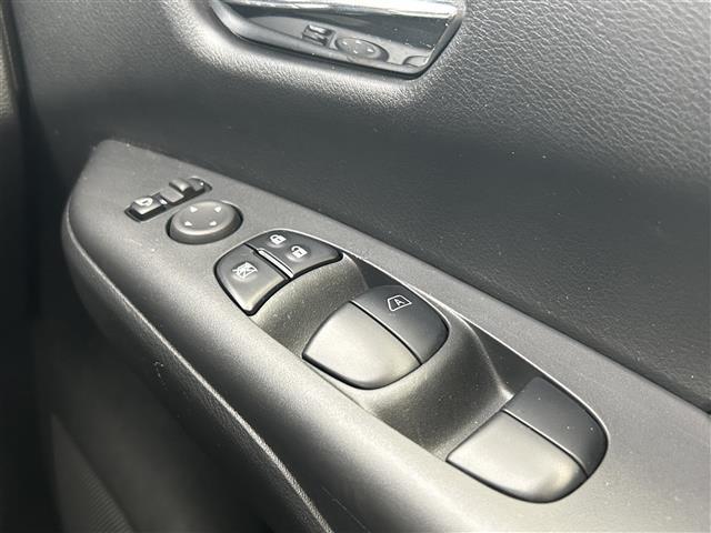 セレナ ハイウェイスターＶ　禁煙車　純正１０型メモリナビ　ワンオーナー　プロパイロット　エマージェンシーブレーキ　アラウンドビューモニター　両側パワースライドドア　インテリジェントルームミラー　純正１６インチＡＷ　Ｂｌｕ－ｒａｙ（17枚目）