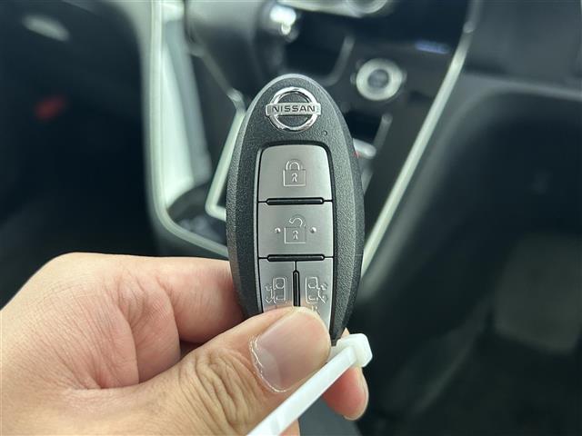 セレナ ハイウェイスターＶ　禁煙車　純正１０型メモリナビ　ワンオーナー　プロパイロット　エマージェンシーブレーキ　アラウンドビューモニター　両側パワースライドドア　インテリジェントルームミラー　純正１６インチＡＷ　Ｂｌｕ－ｒａｙ（18枚目）