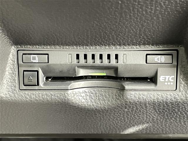 ヤリスクロス ハイブリッドＺ　禁煙車　純正８型ディスプレイオーディオ　全方位カメラ　トヨタセーフティセンス　レーダークルーズコントロール　ハーフレザーシート　シートヒーター　ブラインドスポットモニター　ヘッドアップディスプレイ（8枚目）