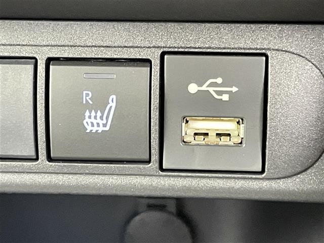 ヤリスクロス ハイブリッドＺ　禁煙車　純正８型ディスプレイオーディオ　全方位カメラ　トヨタセーフティセンス　レーダークルーズコントロール　ハーフレザーシート　シートヒーター　ブラインドスポットモニター　ヘッドアップディスプレイ（10枚目）