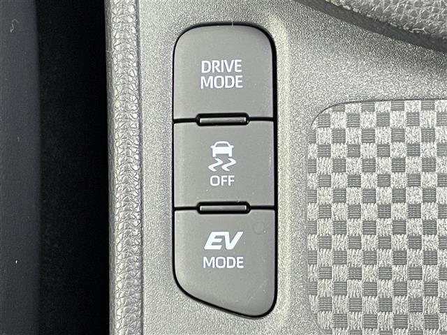 ヤリスクロス ハイブリッドＺ　禁煙車　純正８型ディスプレイオーディオ　全方位カメラ　トヨタセーフティセンス　レーダークルーズコントロール　ハーフレザーシート　シートヒーター　ブラインドスポットモニター　ヘッドアップディスプレイ（13枚目）