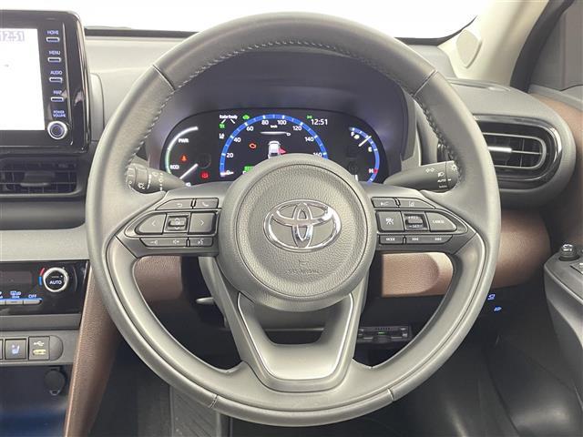 ヤリスクロス ハイブリッドＺ　禁煙車　純正８型ディスプレイオーディオ　全方位カメラ　トヨタセーフティセンス　レーダークルーズコントロール　ハーフレザーシート　シートヒーター　ブラインドスポットモニター　ヘッドアップディスプレイ（16枚目）