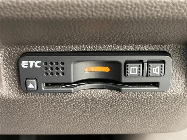 フリード Ｇ・ホンダセンシング　禁煙　８型ＳＤナビ　両側電動スライドドア　ＬＥＤライト　ビルトインＥＴＣ　純正フロアマット　レーダークルーズコントロール　レーンキープアシスト　リアサンシェード　電動格納サイドミラー　オートライト（9枚目）