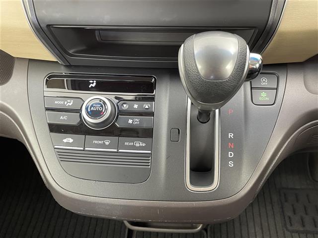 フリード Ｇ・ホンダセンシング　禁煙　８型ＳＤナビ　両側電動スライドドア　ＬＥＤライト　ビルトインＥＴＣ　純正フロアマット　レーダークルーズコントロール　レーンキープアシスト　リアサンシェード　電動格納サイドミラー　オートライト（10枚目）