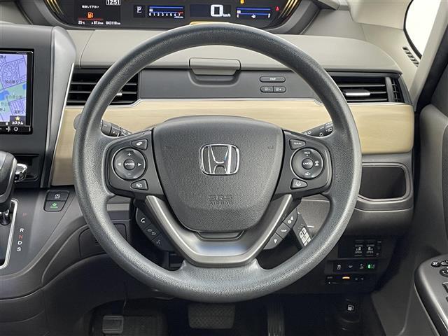 フリード Ｇ・ホンダセンシング　禁煙　８型ＳＤナビ　両側電動スライドドア　ＬＥＤライト　ビルトインＥＴＣ　純正フロアマット　レーダークルーズコントロール　レーンキープアシスト　リアサンシェード　電動格納サイドミラー　オートライト（11枚目）