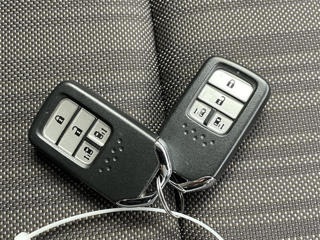 フリード Ｇ・ホンダセンシング　禁煙　８型ＳＤナビ　両側電動スライドドア　ＬＥＤライト　ビルトインＥＴＣ　純正フロアマット　レーダークルーズコントロール　レーンキープアシスト　リアサンシェード　電動格納サイドミラー　オートライト（19枚目）
