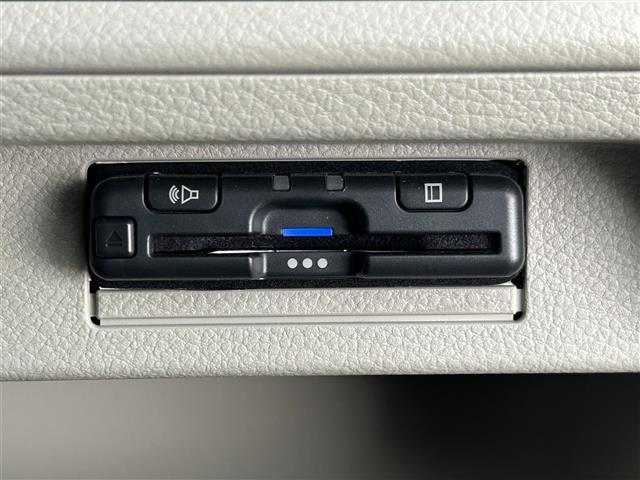 アルトラパン L 禁煙 純正7インチナビ 全方位カメラ フルセグTV シートヒーター レーダーブレーキサポート プッシュスタート スマートキー ETC CD/DVD USBポート 社外15インチAW アームレスト(9枚目)