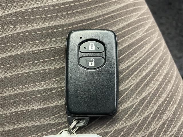 アクア Ｇ　禁煙車　純正ナビ　バックカメラ　衝突被害軽減ブレーキ　クルーズコントロール　オートハイビーム　ＥＴＣ　オートライト　Ｂｌｕｅｔｏｏｔｈ　ワンセグＴＶ　スマートキー　純正フロアマット　取扱説明書（22枚目）