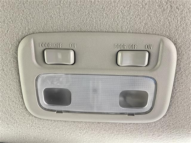 キャラバン ロンググランドプレミアムＧＸ　登録済未使用車　４ＷＤ　寒冷地仕様　全方位カメラ　左側パワースライドドア　デジタルインナールームミラー　シートヒーター　リアヒーター　リアクーラー　スマートキー　ハーフレザーシート　ＬＥＤヘッドライト（5枚目）