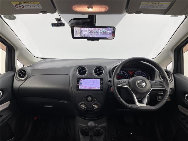 ノート Ｘ　禁煙車　純正７型メモリナビ　エマージェンシーブレーキ　全方位カメラ　アラウンドビューモニター　デジタルインナーミラー　ステアリングスイッチ　オートライト　レーンキープアシスト　パーキングセンサー（3枚目）