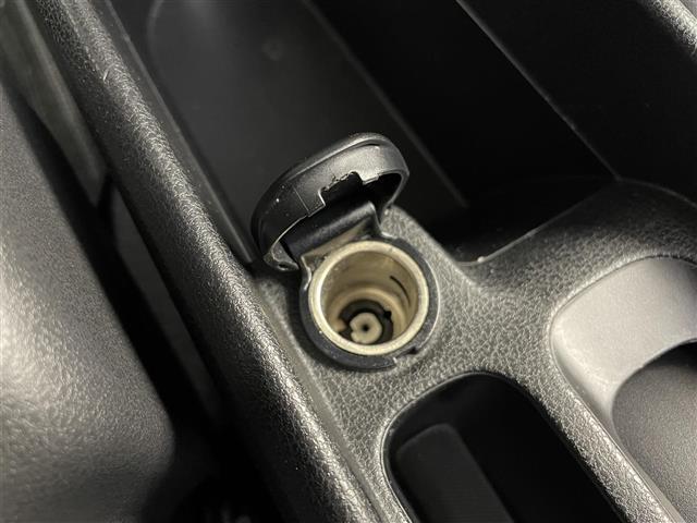 ノート Ｘ　禁煙車　純正７型メモリナビ　エマージェンシーブレーキ　全方位カメラ　アラウンドビューモニター　デジタルインナーミラー　ステアリングスイッチ　オートライト　レーンキープアシスト　パーキングセンサー（12枚目）