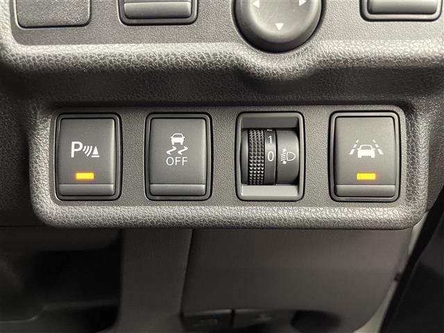 ノート Ｘ　Ｖセレクション　禁煙車　社外７型メモリナビ　エマージェンシーブレーキ　バックカメラ　Ｂｌｕｅｔｏｏｔｈ　コーナーセンサー　オートライト　ヘッドライトレベライザー　プッシュスタート　スマートキー　スペアキー（10枚目）