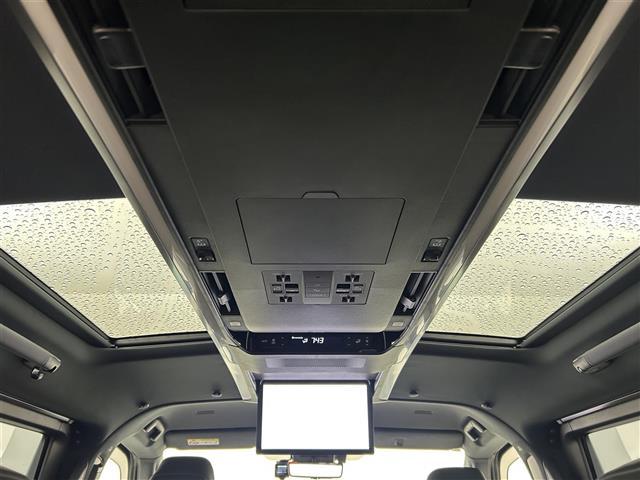 アルファードハイブリッド エグゼクティブラウンジ 禁煙車 純正14型ディスプレイオーディオナビ ワンオーナー トヨタセーフティセンス 左右独立ガラスルーフ JBLプレミアムサウンド 両側パワースライドドア 純正13型フリップダウンモニター(9枚目)