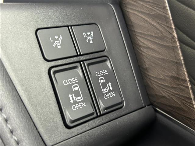 アルファードハイブリッド エグゼクティブラウンジ 禁煙車 純正14型ディスプレイオーディオナビ ワンオーナー トヨタセーフティセンス 左右独立ガラスルーフ JBLプレミアムサウンド 両側パワースライドドア 純正13型フリップダウンモニター(17枚目)