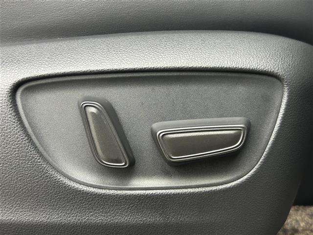 アルファードハイブリッド エグゼクティブラウンジ 禁煙車 純正14型ディスプレイオーディオナビ ワンオーナー トヨタセーフティセンス 左右独立ガラスルーフ JBLプレミアムサウンド 両側パワースライドドア 純正13型フリップダウンモニター(20枚目)