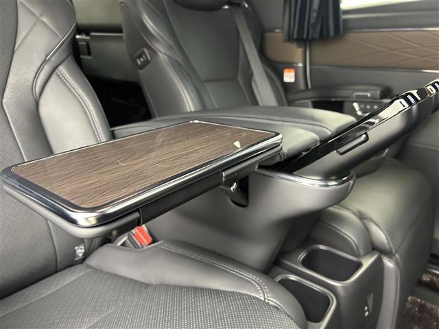 アルファードハイブリッド エグゼクティブラウンジ 禁煙車 純正14型ディスプレイオーディオナビ ワンオーナー トヨタセーフティセンス 左右独立ガラスルーフ JBLプレミアムサウンド 両側パワースライドドア 純正13型フリップダウンモニター(26枚目)