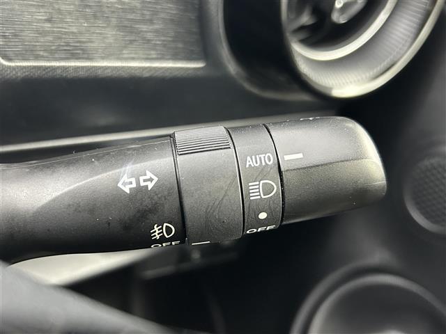 アクア クロスオーバー　禁煙　純正７インチナビ　フルセグ　純正アルミホイール　バックカメラ　ＬＥＤオートライト　ＥＴＣ２．０　オートマチックハイビーム　プッシュスタート　スマートキー　オートエアコン　Ｂｌｕｅｔｏｏｔｈ（14枚目）