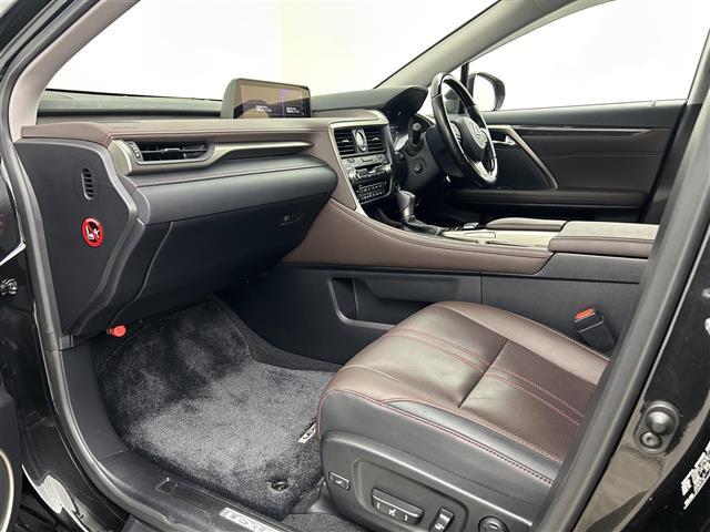 ＲＸ ＲＸ４５０ｈ　バージョンＬ　禁煙車　マークレビンソン　パノラマルーフ　オプション２０ＡＷ　純正メーカーナビ　パノラミックビューモニター　衝突軽減　レーンキープアシスト　オートハイビーム　ブラインドスポットモニター　ＥＴＣ２．０（26枚目）