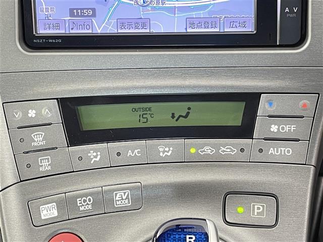 プリウス Ｓ　禁煙車　純正ナビ　ＨＩＤヘッドライト　オートライト　スマートキー　純正１５インチアルミホイール　ビルトインＥＴＣ　Ｂｌｕｅｔｏｏｔｈ　フルセグＴＶ　スペアキー　サイド＆カーテンエアバッグ　ドアバイザー（6枚目）