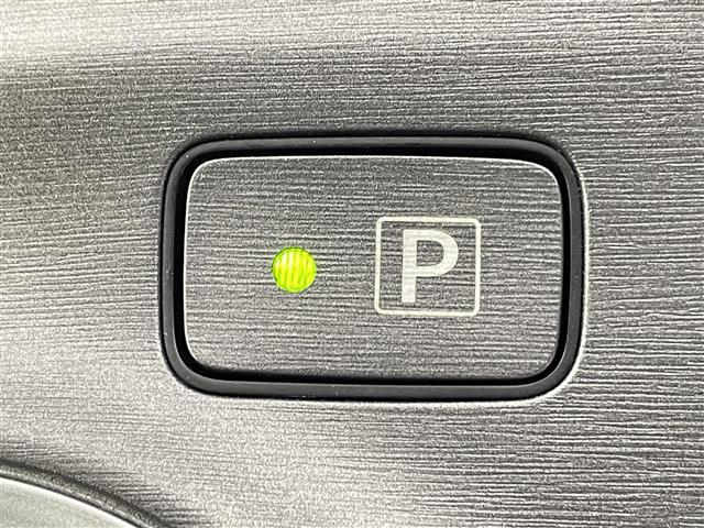 プリウス Ｓ　禁煙車　純正ナビ　ＨＩＤヘッドライト　オートライト　スマートキー　純正１５インチアルミホイール　ビルトインＥＴＣ　Ｂｌｕｅｔｏｏｔｈ　フルセグＴＶ　スペアキー　サイド＆カーテンエアバッグ　ドアバイザー（18枚目）