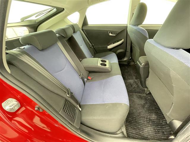 プリウス Ｓ　禁煙車　純正ナビ　ＨＩＤヘッドライト　オートライト　スマートキー　純正１５インチアルミホイール　ビルトインＥＴＣ　Ｂｌｕｅｔｏｏｔｈ　フルセグＴＶ　スペアキー　サイド＆カーテンエアバッグ　ドアバイザー（28枚目）