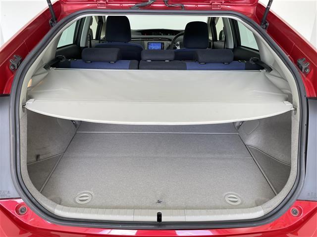 プリウス Ｓ　禁煙車　純正ナビ　ＨＩＤヘッドライト　オートライト　スマートキー　純正１５インチアルミホイール　ビルトインＥＴＣ　Ｂｌｕｅｔｏｏｔｈ　フルセグＴＶ　スペアキー　サイド＆カーテンエアバッグ　ドアバイザー（30枚目）