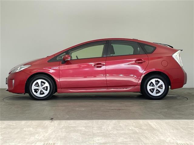 プリウス Ｓ　禁煙車　純正ナビ　ＨＩＤヘッドライト　オートライト　スマートキー　純正１５インチアルミホイール　ビルトインＥＴＣ　Ｂｌｕｅｔｏｏｔｈ　フルセグＴＶ　スペアキー　サイド＆カーテンエアバッグ　ドアバイザー（35枚目）