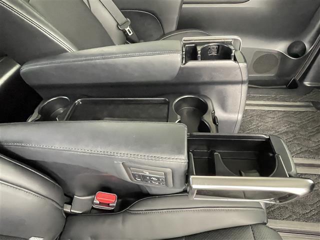 アルファードハイブリッド ＳＲ　Ｃパッケージ　禁煙車　純正９型ディスプレイオーディオ　トヨタセーフティセンス　ＪＢＬプレミアムサウンド　１２．１型フリップダウンモニター　両側パワースライドドア　パワーバックドア　パノラミックビューモニター（30枚目）