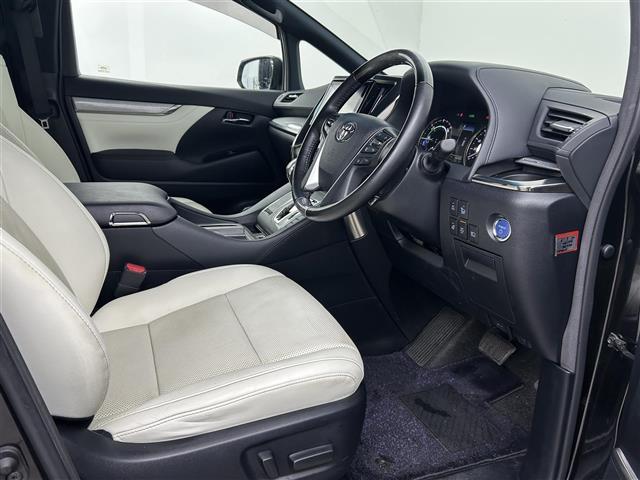 アルファードハイブリッド エグゼクティブラウンジＳ　禁煙車　ＪＢＬ　リアエンターテイメント　パノラミックビューモニター　サンルーフ　トヨタセーフティセンス純正ナビ　デジタルインナーミラー　ブラインドスポットモニター　レーダークルーズコントロール（23枚目）