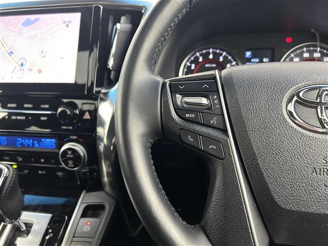 アルファード ２．５Ｓ　タイプゴールド　禁煙車　純正ディスプレイオーディオ　フリップダウンモニター　サンルーフ　両側パワースライドドア　パワーバックドア　衝突軽減ブレーキ　レーンキープアシスト　オートハイビーム　レーダークル―ズコントロール（17枚目）