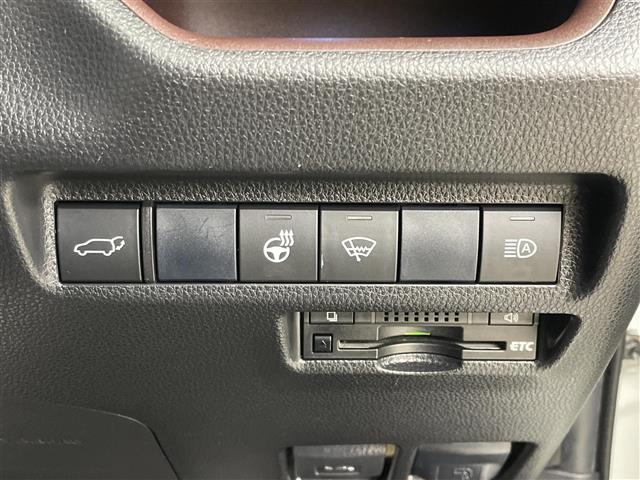 ＲＡＶ４ Ｇ　Ｚパッケージ　禁煙車　社外９インチナビ　ＴＲＤエアロ　衝突被害軽減ブレーキ　レーダークルーズコントロール　レザーシート　シートヒーター　パワーシート　バックカメラ　　ステアリングヒーター　ビルトインＥＴＣ（8枚目）