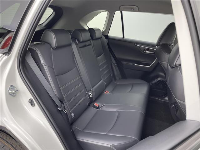 ＲＡＶ４ Ｇ　Ｚパッケージ　禁煙車　社外９インチナビ　ＴＲＤエアロ　衝突被害軽減ブレーキ　レーダークルーズコントロール　レザーシート　シートヒーター　パワーシート　バックカメラ　　ステアリングヒーター　ビルトインＥＴＣ（27枚目）