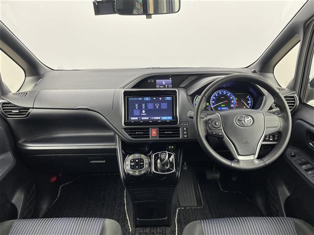 ヴォクシー ハイブリッドＺＳ　煌ＩＩ　禁煙車　純正９インチナビ　両側パワースライドドア　純正１２．１インチフリップダウンモニター　衝突被害軽減ブレーキ　ＬＥＤヘッドライト　オートハイビーム　ビルトインＥＴＣ　フォグライト　フルセグＴＶ（2枚目）