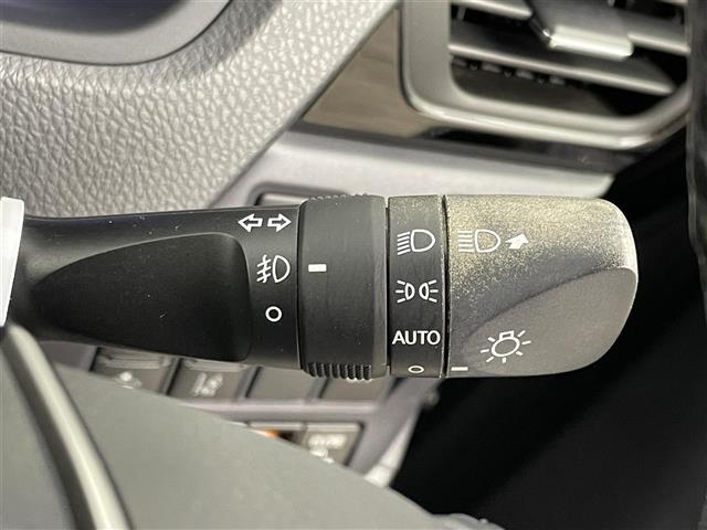 ヴォクシー ハイブリッドＺＳ　煌ＩＩ　禁煙車　純正９インチナビ　両側パワースライドドア　純正１２．１インチフリップダウンモニター　衝突被害軽減ブレーキ　ＬＥＤヘッドライト　オートハイビーム　ビルトインＥＴＣ　フォグライト　フルセグＴＶ（15枚目）