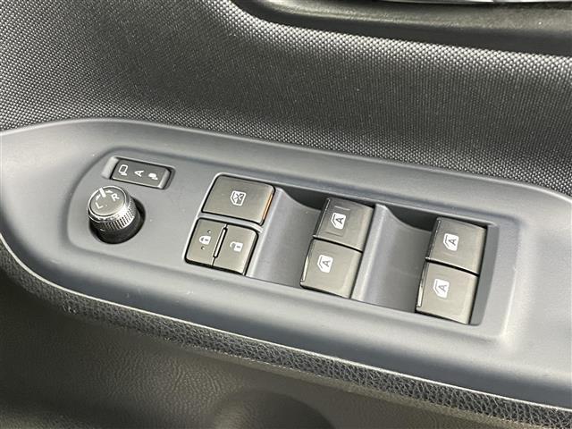 ヴォクシー ハイブリッドＺＳ　煌ＩＩ　禁煙車　純正９インチナビ　両側パワースライドドア　純正１２．１インチフリップダウンモニター　衝突被害軽減ブレーキ　ＬＥＤヘッドライト　オートハイビーム　ビルトインＥＴＣ　フォグライト　フルセグＴＶ（18枚目）