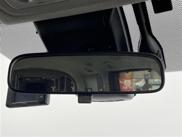 ヴォクシー ハイブリッドＺＳ　煌ＩＩ　禁煙車　純正９インチナビ　両側パワースライドドア　純正１２．１インチフリップダウンモニター　衝突被害軽減ブレーキ　ＬＥＤヘッドライト　オートハイビーム　ビルトインＥＴＣ　フォグライト　フルセグＴＶ（19枚目）