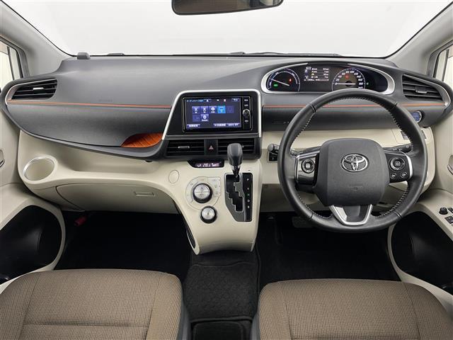 シエンタ ハイブリッドＧ　禁煙車　純正ナビ　両側パワースライドドア　衝突被害軽減ブレーキ　車線逸脱警報　バックカメラ　ビルトインＥＴＣ２．０　オートハイビーム　スマートキー　純正フロアマット　純正ドアバイザー　フルセグＴＶ（2枚目）