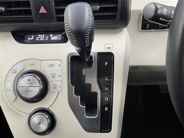 シエンタ ハイブリッドＧ　禁煙車　純正ナビ　両側パワースライドドア　衝突被害軽減ブレーキ　車線逸脱警報　バックカメラ　ビルトインＥＴＣ２．０　オートハイビーム　スマートキー　純正フロアマット　純正ドアバイザー　フルセグＴＶ（15枚目）