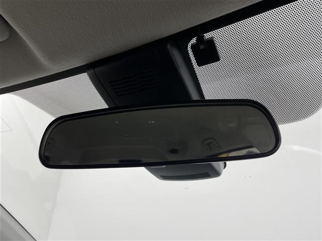 シエンタ ハイブリッドＧ　禁煙車　純正ナビ　両側パワースライドドア　衝突被害軽減ブレーキ　車線逸脱警報　バックカメラ　ビルトインＥＴＣ２．０　オートハイビーム　スマートキー　純正フロアマット　純正ドアバイザー　フルセグＴＶ（21枚目）