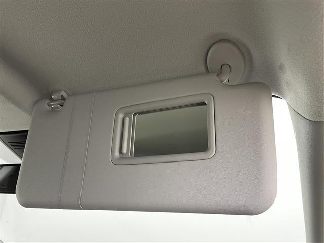 シエンタ ハイブリッドＧ　禁煙車　純正ナビ　両側パワースライドドア　衝突被害軽減ブレーキ　車線逸脱警報　バックカメラ　ビルトインＥＴＣ２．０　オートハイビーム　スマートキー　純正フロアマット　純正ドアバイザー　フルセグＴＶ（22枚目）