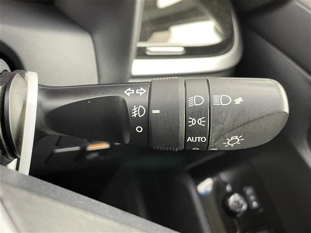 アルファード ２．５Ｓ　禁煙車　純正９型メモリナビ　アルパインフリップダウンモニター　片側パワースライドドア　クルーズコントロール　コーナーセンサー　　バックカメラ　革巻きステアリング　ＬＥＤヘッドライト　フォグライト（11枚目）