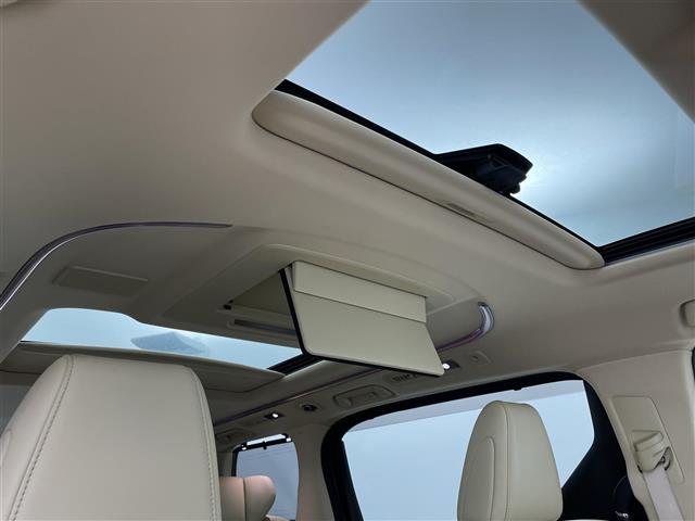 アルファードハイブリッド エグゼクティブラウンジ　禁煙車　純正９型ディスプレイオーディオ　１２．１型フリップダウンモニター　ＪＢＬプレミアムサウンド　トヨタセーフティセンス　ツインサンルーフ　両側パワースライドドア　パワーバックドア　バックカメラ（3枚目）