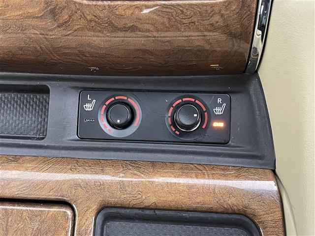 アルファードハイブリッド エグゼクティブラウンジ　禁煙車　純正９型ディスプレイオーディオ　１２．１型フリップダウンモニター　ＪＢＬプレミアムサウンド　トヨタセーフティセンス　ツインサンルーフ　両側パワースライドドア　パワーバックドア　バックカメラ（24枚目）