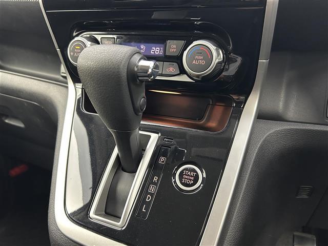 セレナ ハイウェイスター　Ｖセレクション　禁煙車　純正ナビ　両側パワースライドドア　クルーズコントロール　衝突被害軽減ブレーキ　バックカメラ　車線逸脱警報　ＬＥＤヘッドライト　フォグライト　オートライト　アイドリングストップ　スマートキー（13枚目）