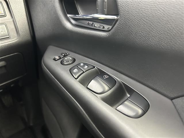 セレナ ハイウェイスター　Ｖセレクション　禁煙車　純正ナビ　両側パワースライドドア　クルーズコントロール　衝突被害軽減ブレーキ　バックカメラ　車線逸脱警報　ＬＥＤヘッドライト　フォグライト　オートライト　アイドリングストップ　スマートキー（14枚目）