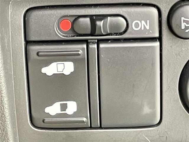 フリードスパイクハイブリッド ハイブリッド　禁煙車　片側パワースライドドア　純正メモリナビ　バックカメラ　ＥＴＣ　前方ドライブレコーダー　社外１５インチアルミホイール　ドアバイザー　バニティミラー　ステアリングスイッチ　プッシュスタート（10枚目）