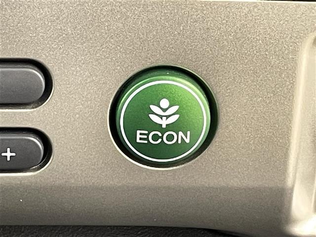 フリードスパイクハイブリッド ハイブリッド　禁煙車　片側パワースライドドア　純正メモリナビ　バックカメラ　ＥＴＣ　前方ドライブレコーダー　社外１５インチアルミホイール　ドアバイザー　バニティミラー　ステアリングスイッチ　プッシュスタート（12枚目）