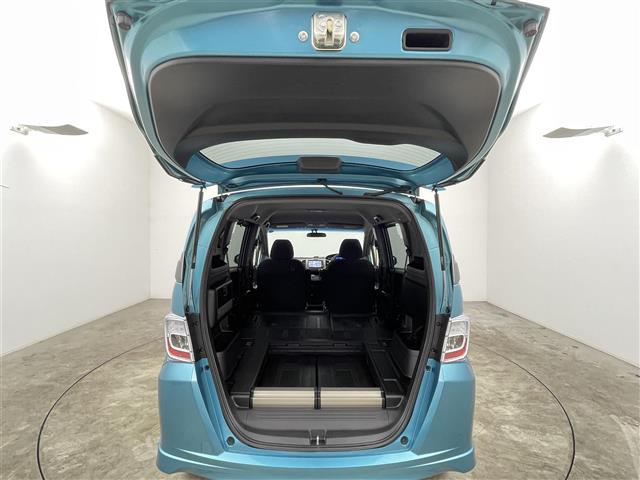 フリードスパイクハイブリッド ハイブリッド　禁煙車　片側パワースライドドア　純正メモリナビ　バックカメラ　ＥＴＣ　前方ドライブレコーダー　社外１５インチアルミホイール　ドアバイザー　バニティミラー　ステアリングスイッチ　プッシュスタート（32枚目）